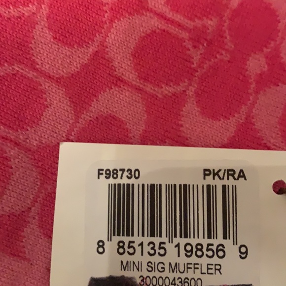 COACH SIGNATURE LOGO SCARF - Picture 2 of 3